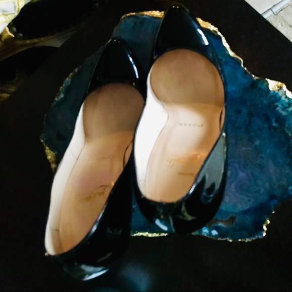 Louboutin Mumbai Black Paten Leather Classic Pump - Picture 7 of 8